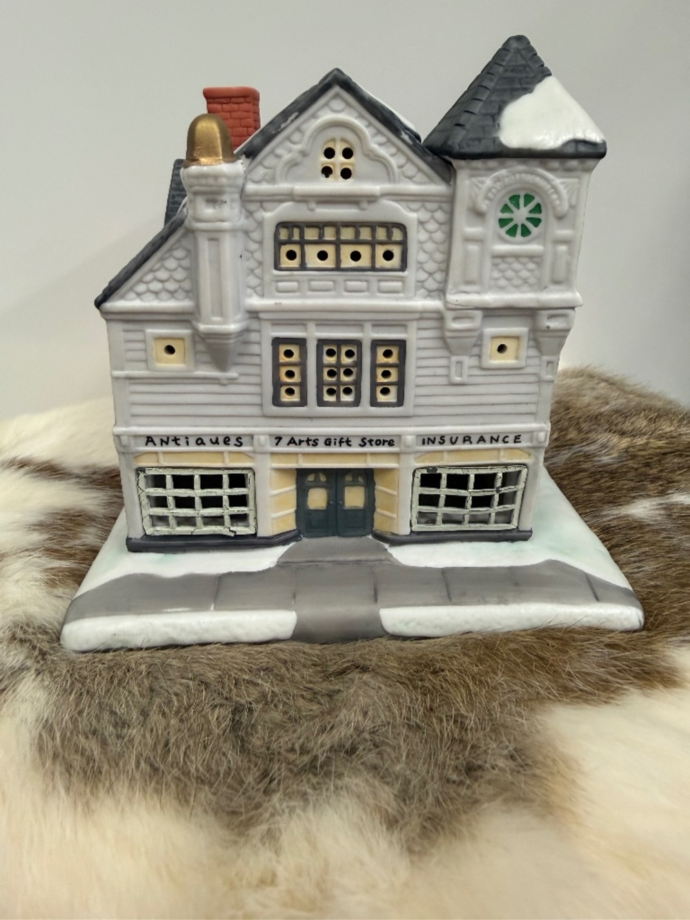 Hawthorne Village- Antique Shop- EJ692